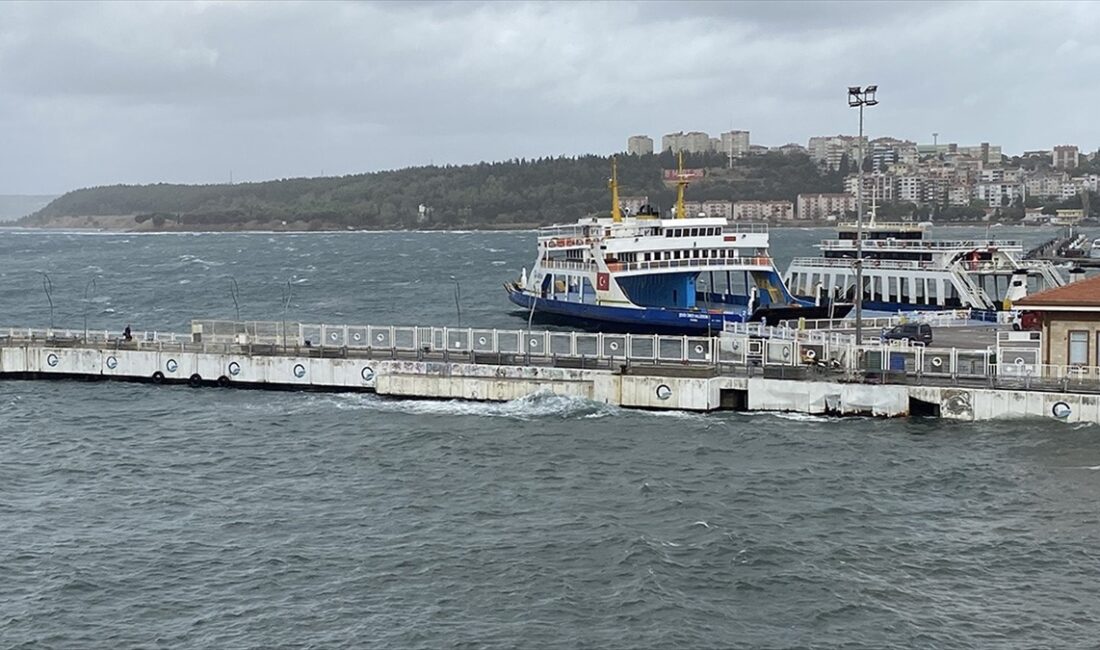 &Ccedil;ANAKKALE (AA) – &Ccedil;anakkale Boğazı ile adalar hatlarında ulaşımı sağlayan