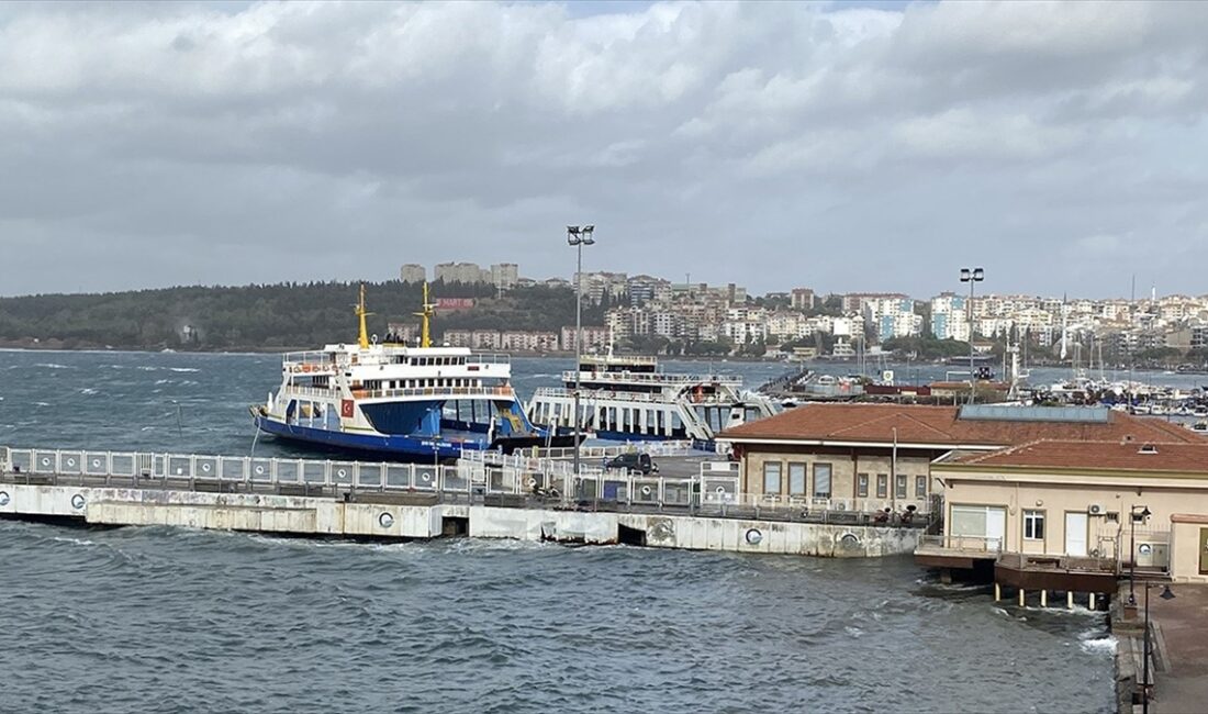 ÇANAKKALE (AA) – Çanakkale Boğazı ile adalar hatlarında ulaşımı sağlayan