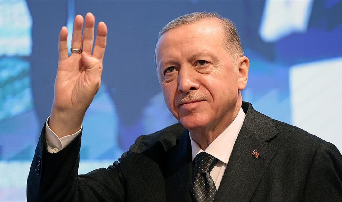 Cumhurbaşkanı Erdoğan, gençleri araç olarak değil, yol arkadaşı; geleceği emanet