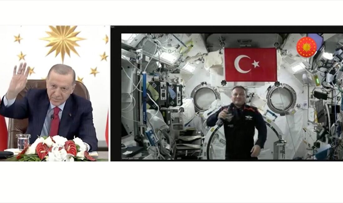Cumhurbaşkanı Erdoğan, ilk Türk astronot Alper Gezeravcı'ya, "Milli Uzay Programı'mız
