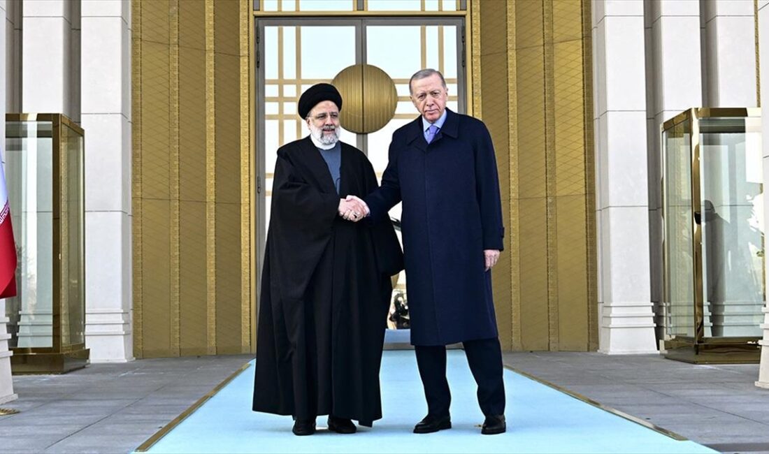 Cumhurbaşkanı Recep Tayyip Erdoğan, Türkiye'ye ziyarette bulunan İran Cumhurbaşkanı İbrahim