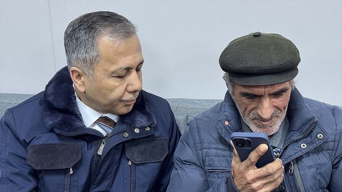 Cumhurbaşkanı Erdoğan, Irak'ın kuzeyindeki Pençe-Kilit Harekatı bölgesinde bir üs bölgesine