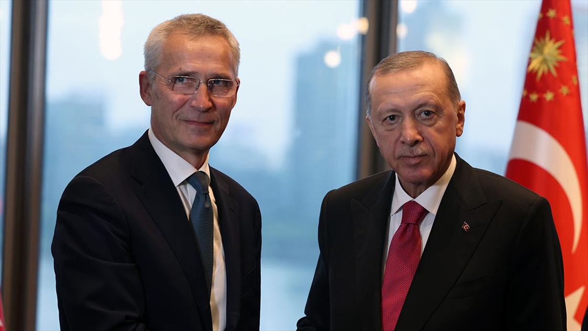 Cumhurbaşkanı Recep Tayyip Erdoğan, NATO Genel Sekreteri Jens Stoltenberg ile