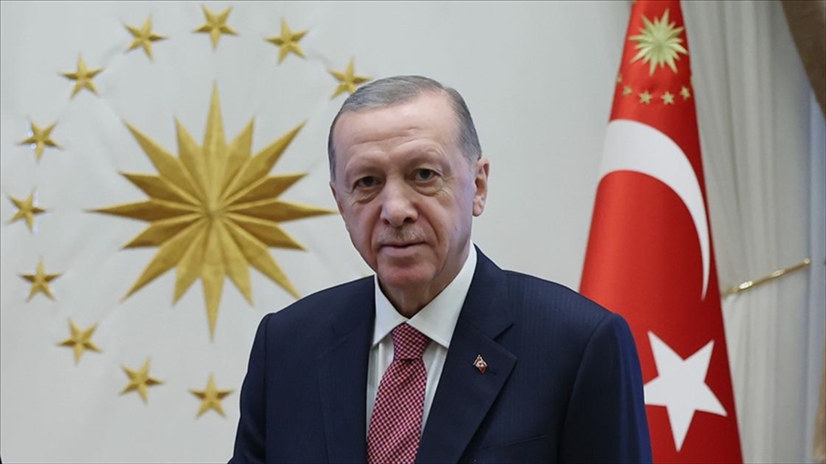 Cumhurbaşkanı Recep Tayyip Erdoğan, İslam aleminin Regaip Kandili'ni kutladı.