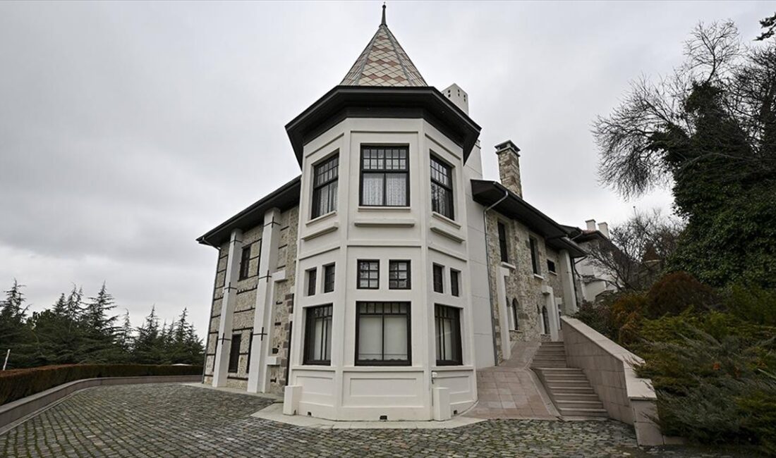 Gazi Mustafa Kemal Paşa'nın,"Efendiler, yarın Cumhuriyet'i ilan edeceğiz." dediği, ömrünün