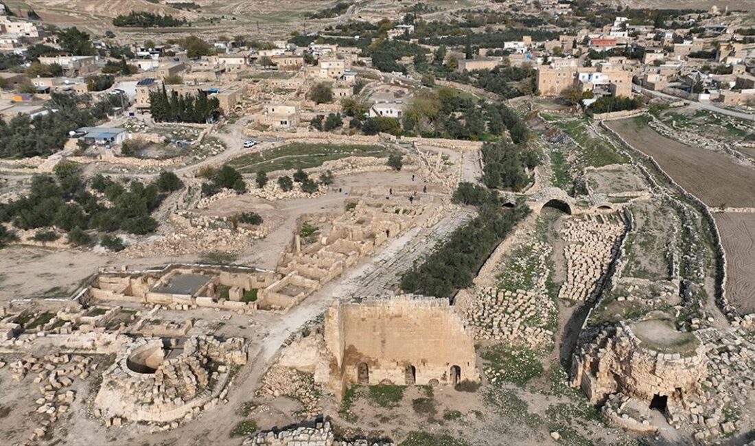 Mardin’in merkez Artuklu ilçesindeki Dara Antik Kenti'nde devam eden arkeolojik