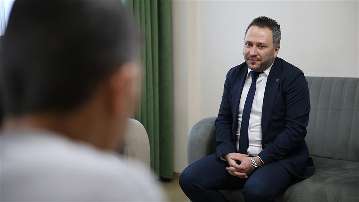 Siirt'te devlet korumasında yetiştikten sonra kamuda farklı illerde görev yapan