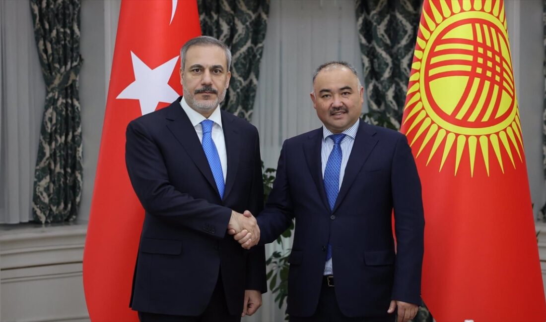 Dışişleri Bakanı Hakan Fidan, resmi ziyaret için bulunduğu Kırgızistan'ın başkenti