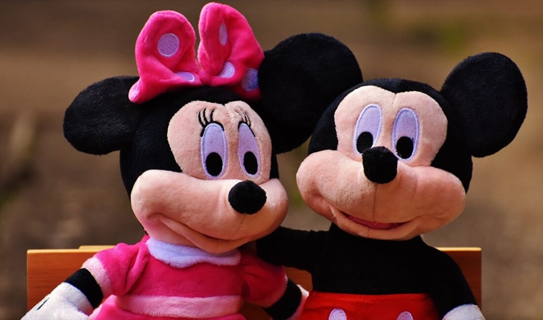 Disney'in ilk Mickey ve Minnie Mouse karakterleri, yılın ilk günü