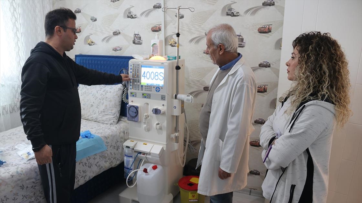 Diyarbakır'da diyaliz hastalarına, Gazi Yaşargil Eğitim ve Araştırma Hastanesinde sağlık