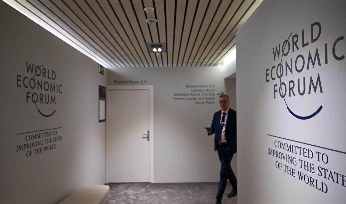 İsviçre'nin Davos kasabasında gerçekleştirilen 54. Dünya Ekonomik Forumu'nda enerji dönüşümü,