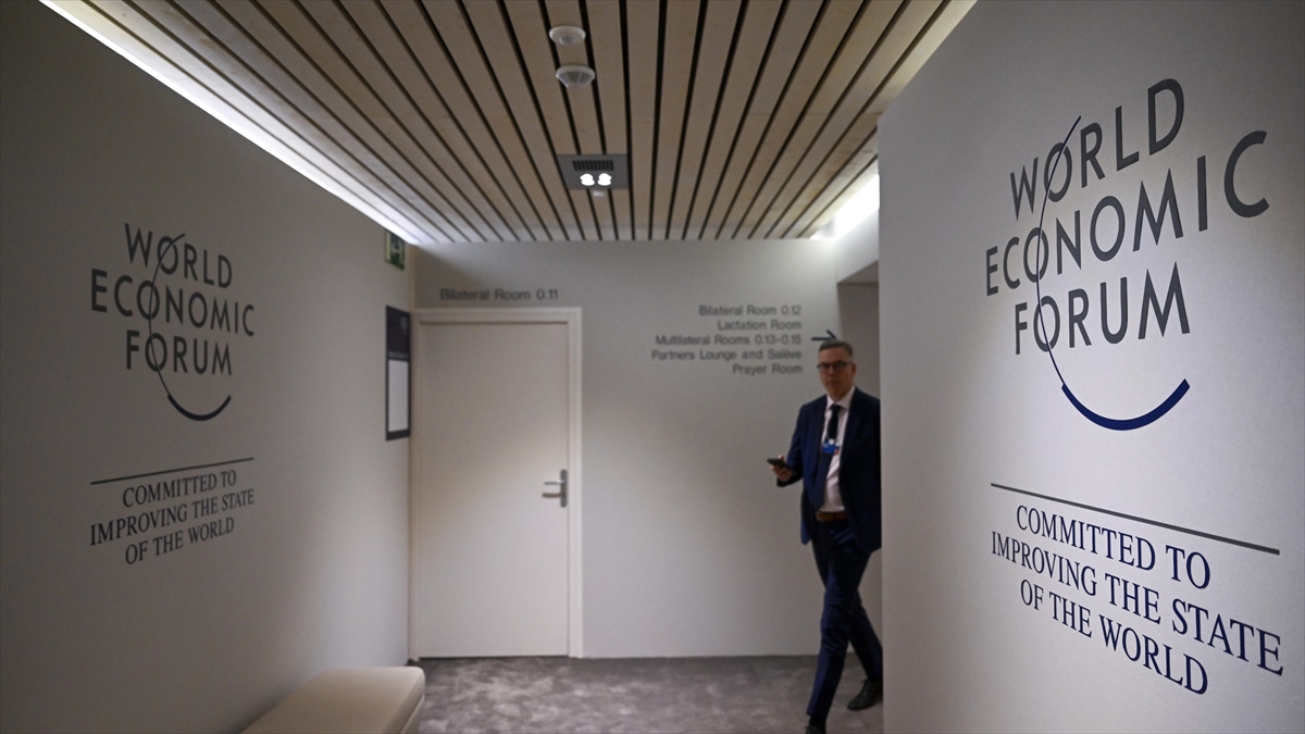 İsviçre'nin Davos kasabasında gerçekleştirilen 54. Dünya Ekonomik Forumu'nda enerji dönüşümü,