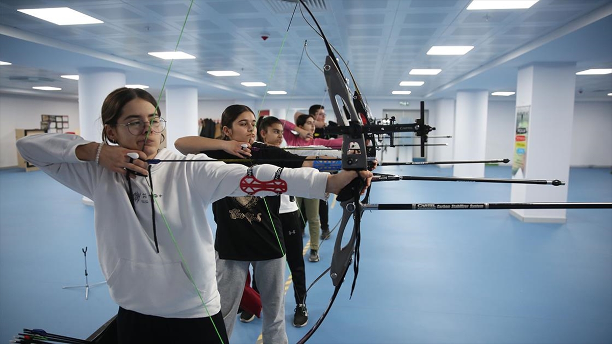 Elazığ'da Gençlik ve Spor İl Müdürlüğü bünyesindeki okçuluk kulübünde ulusal