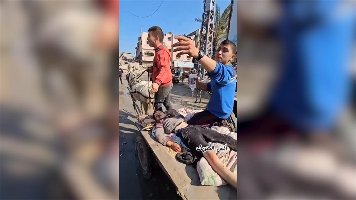 İsrail'in abluka altındaki Gazze Şeridi'nin kuzeyinde düzenlediği saldırıda yaralanan ve