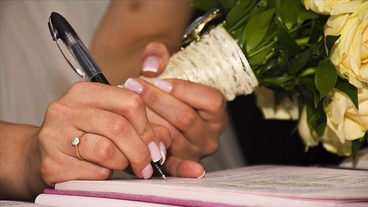 Türk Medeni Kanunu'nun "evlenen kadının kocasının soyadını alacağı"nı öngören hükmünü,