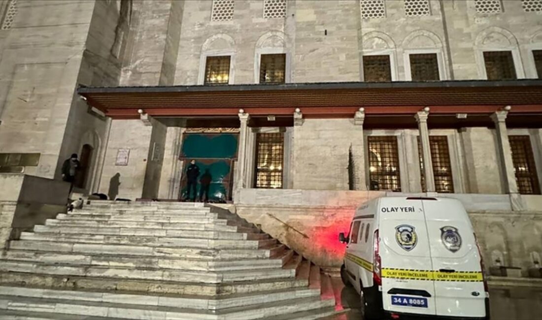 Fatih Camisi'ndeki bıçaklı saldırıda yaralandıktan sonra Yedikule Göğüs Hastalıkları ve