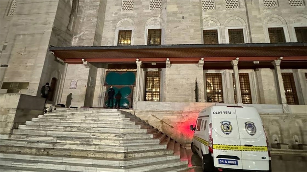 Fatih Camisi'ndeki bıçaklı saldırıda yaralandıktan sonra Yedikule Göğüs Hastalıkları ve
