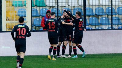 Trendyol Süper Lig'de ertelenen 16. hafta maçında VavaCars Fatih Karagümrük,