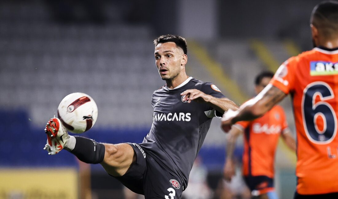 VavaCars Fatih Karagümrük ile RAMS Başakşehir FK, Trendyol Süper Lig'in