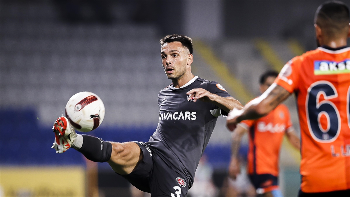 VavaCars Fatih Karagümrük ile RAMS Başakşehir FK, Trendyol Süper Lig'in