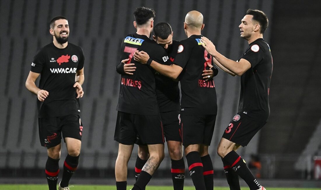 İSTANBUL (AA) – Atatürk Olimpiyat Stadı’ndaki mücadele saat 13.00’te başlayacak.