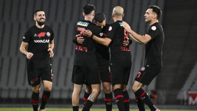 İSTANBUL (AA) – Atat&uuml;rk Olimpiyat Stadı’ndaki m&uuml;cadele saat 13.00’te başlayacak.