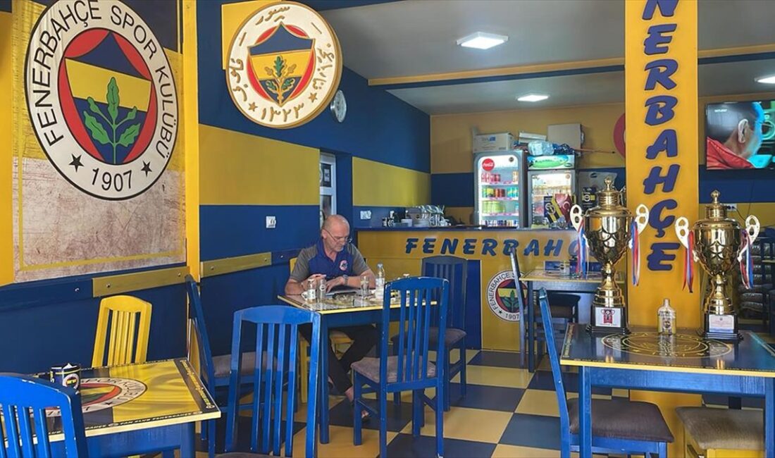 Çocukluğundan beri Fenerbahçe taraftarı olan Türk asıllı Kuzey Makedonyalı Muamer