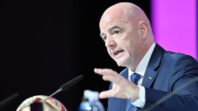 FIFA Başkanı Gianni Infantino, taraftarları ırkçılık yaparak maçın tamamlanamamasına neden