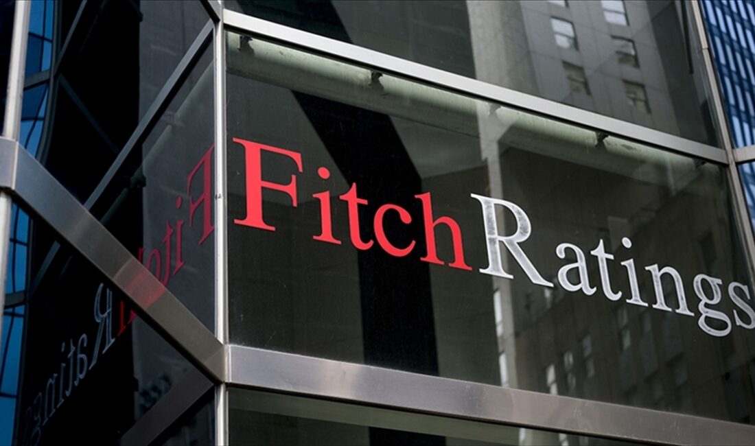 Fitch Ratings, merkez bankalarının faiz indirimlerinde yavaş hareket edeceğini ve