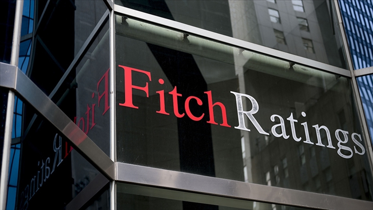 Fitch Ratings, merkez bankalarının faiz indirimlerinde yavaş hareket edeceğini ve