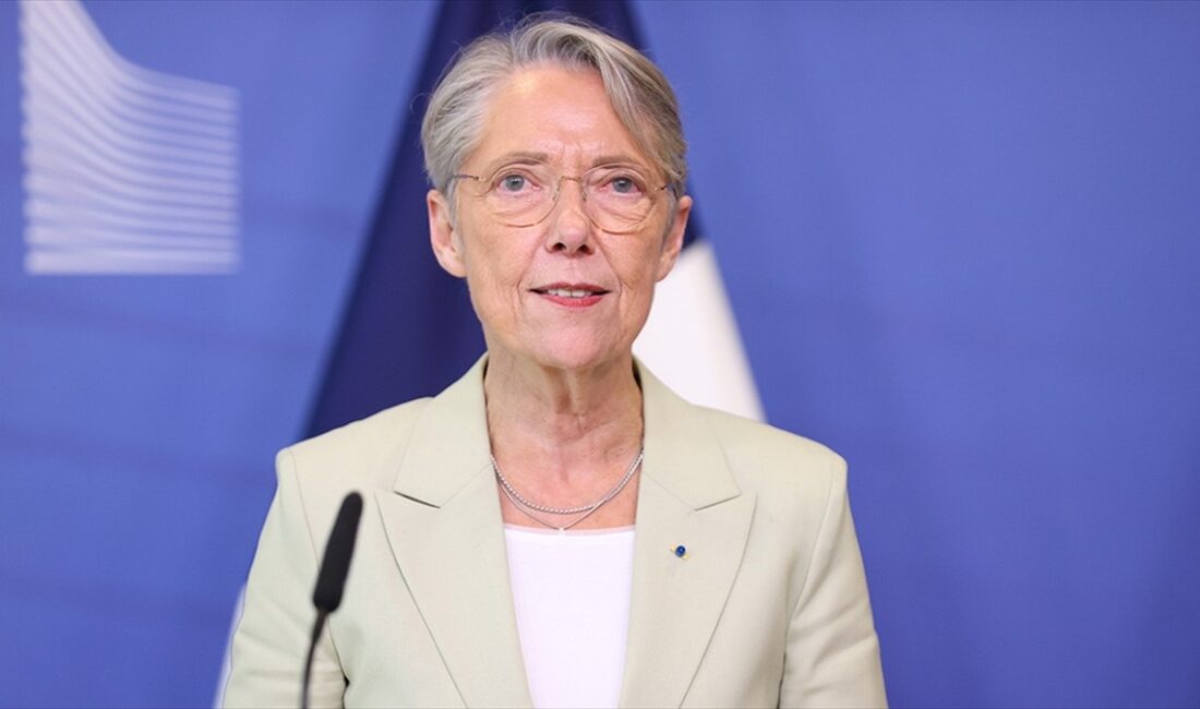 Fransa Başbakanı Elisabeth Borne'un istifa ettiği bildirildi.