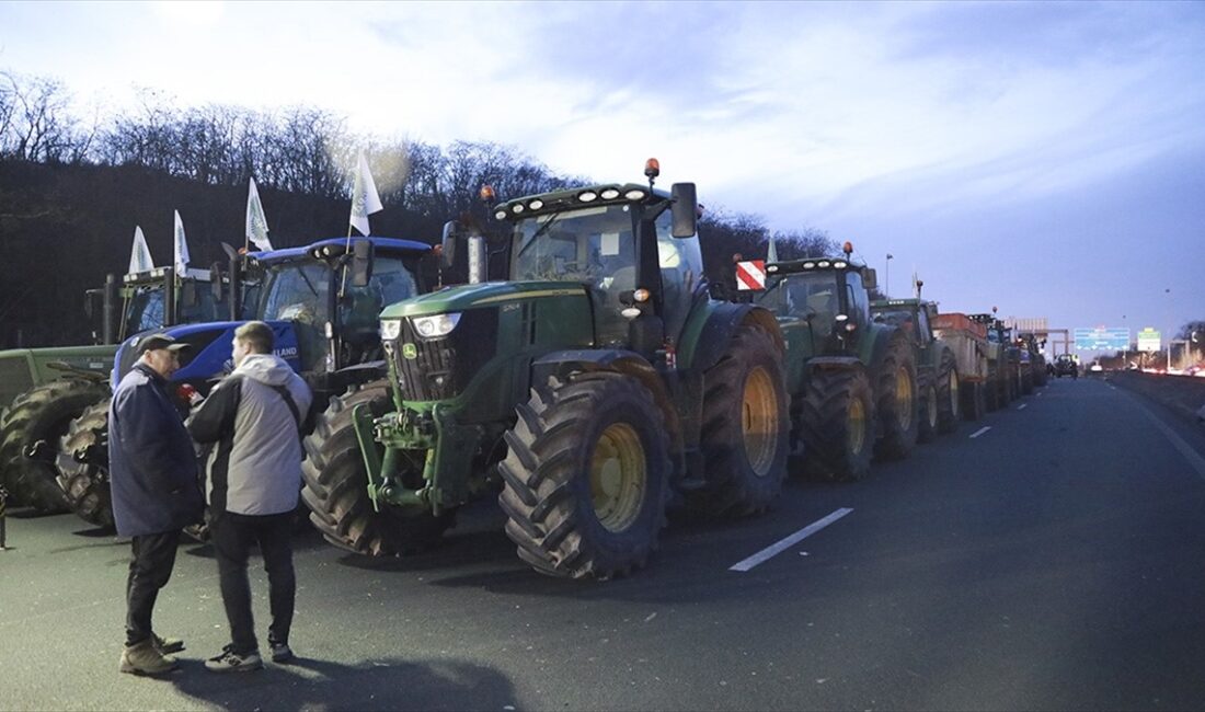 Hükümet ile ülkenin en büyük çiftçi sendikası arasında müzakereler sürerken,