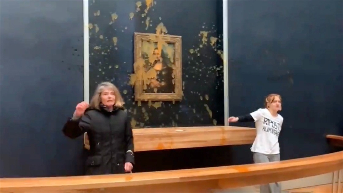 Fransa'nın başkenti Paris'te, sanat eserlerini hedef alan saldırıları ile iklim