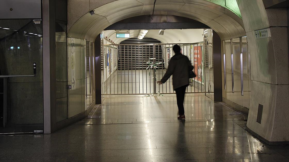 Fransa'da toplu taşıma çalışanlarının yaklaşık 7 aylık bir süre için