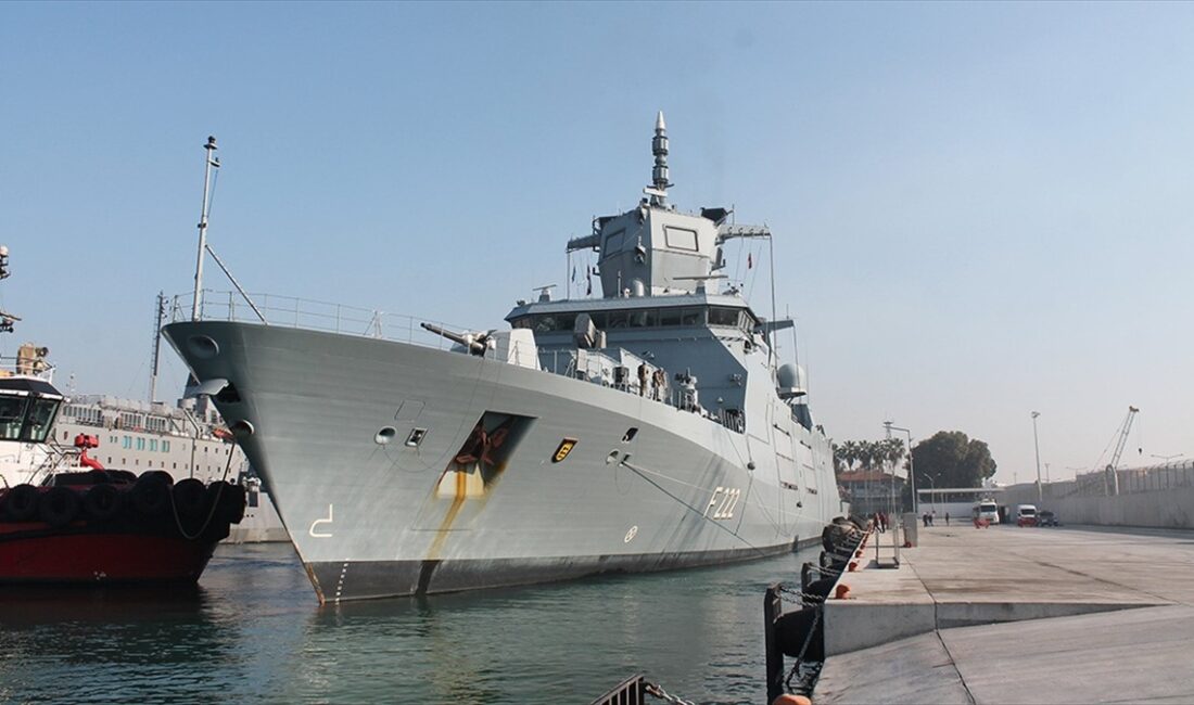 Fransa Deniz Kuvvetleri fırkateyni "FS PROVENCE", Mersin'e liman ziyareti yaptı.