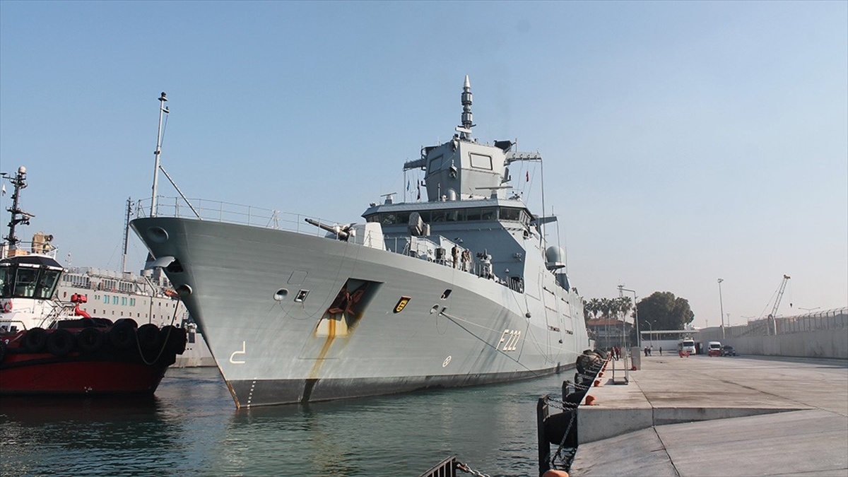 Fransa Deniz Kuvvetleri fırkateyni "FS PROVENCE", Mersin'e liman ziyareti yaptı.