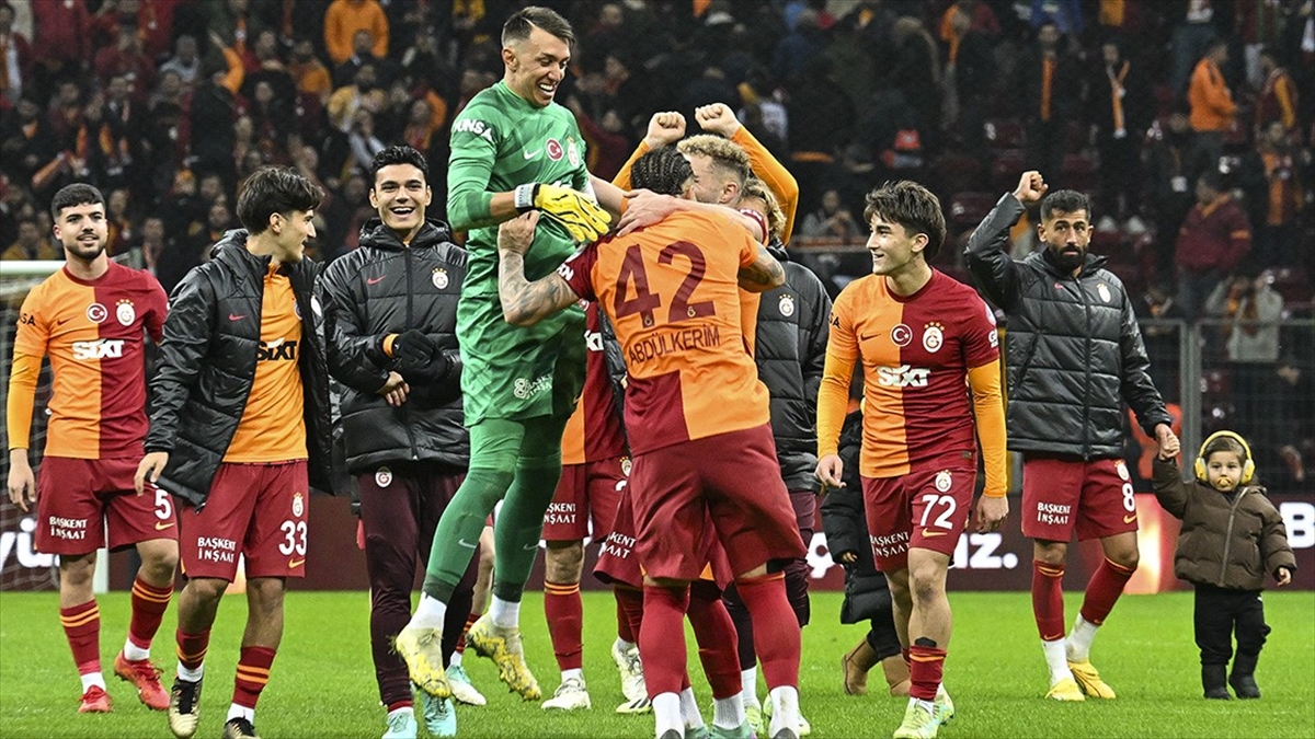 Sarı-kırmızılı takımda sakatlıkları bulunan Icardi, Sanchez ve Oliveira, sarı kart