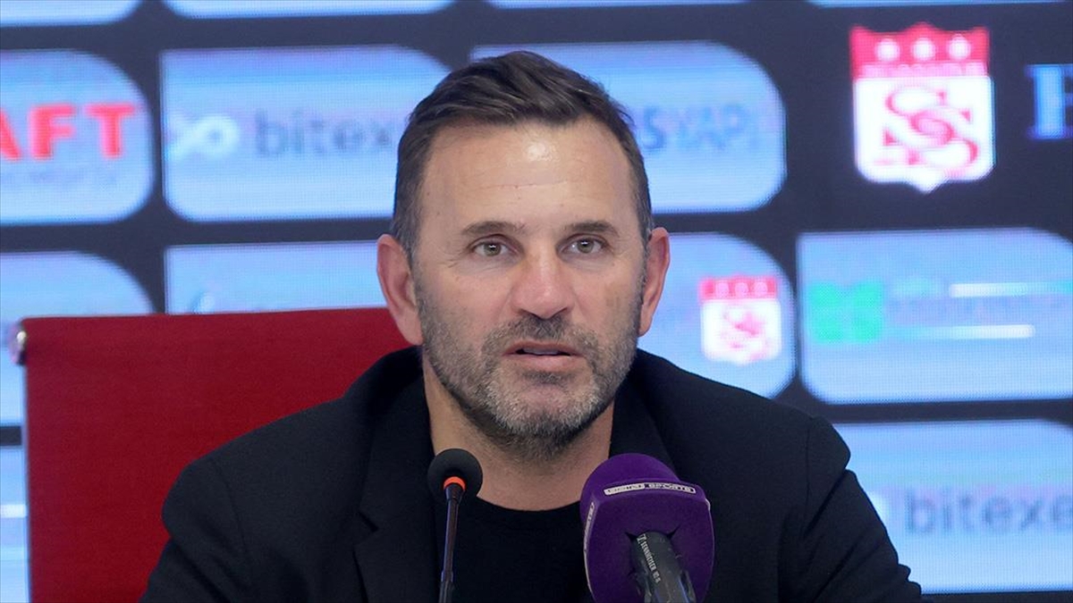 Galatasaray Teknik Direktörü Okan Buruk, Trendyol Süper Lig'de ertelenen 16.