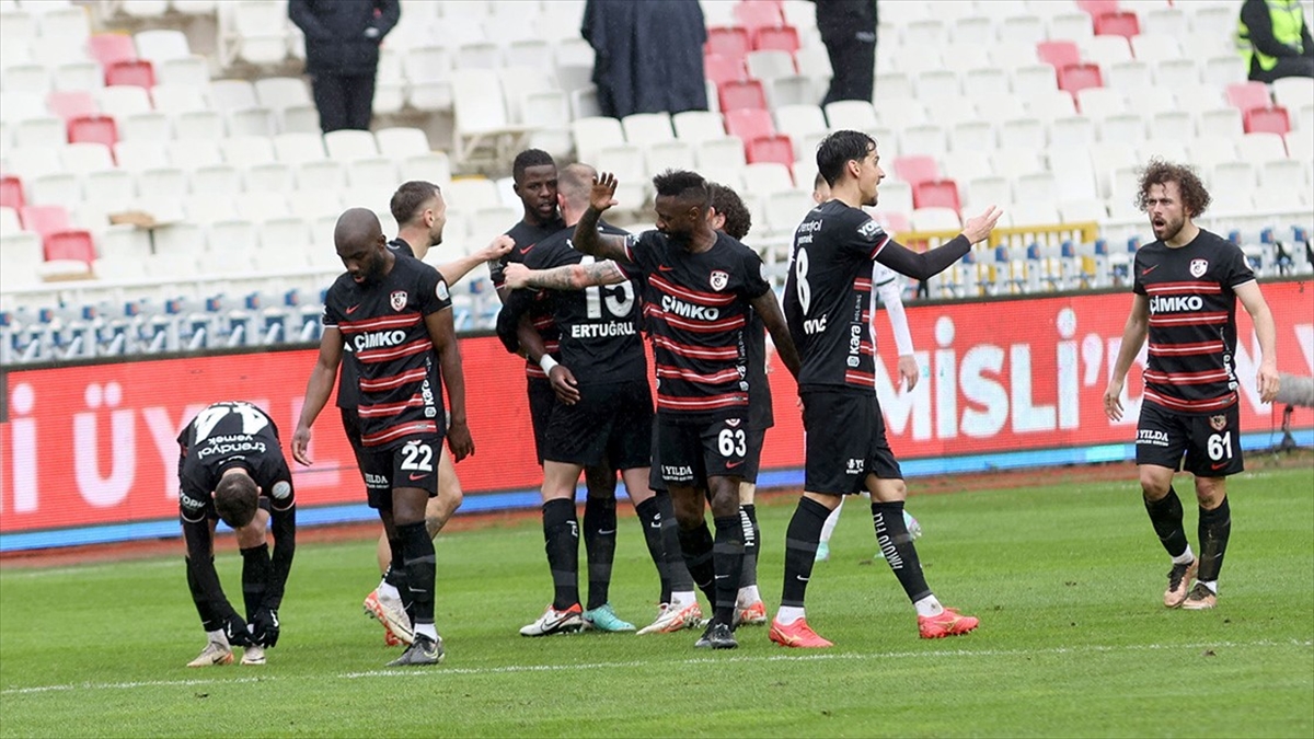 GAZİANTEP (AA) – Kalyon Stadı’nda saat 17.00’de başlayacak karşılaşmayı, hakem