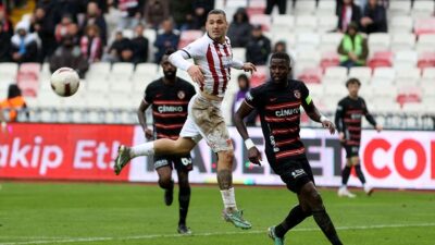 Trendyol Süper Lig'in 21. haftasında deplasmanda EMS Yapı Sivasspor ile