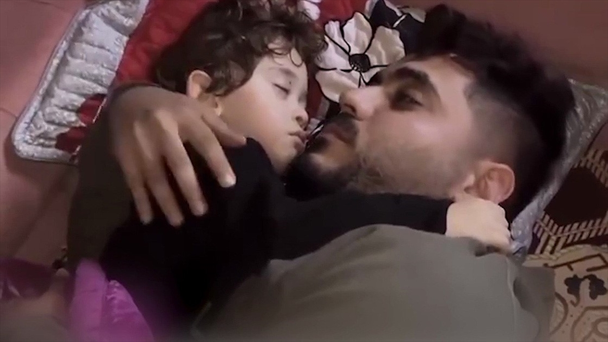 Filistinli bir baba, abluka altındaki Gazze Şeridi'nde gece gündüz 7