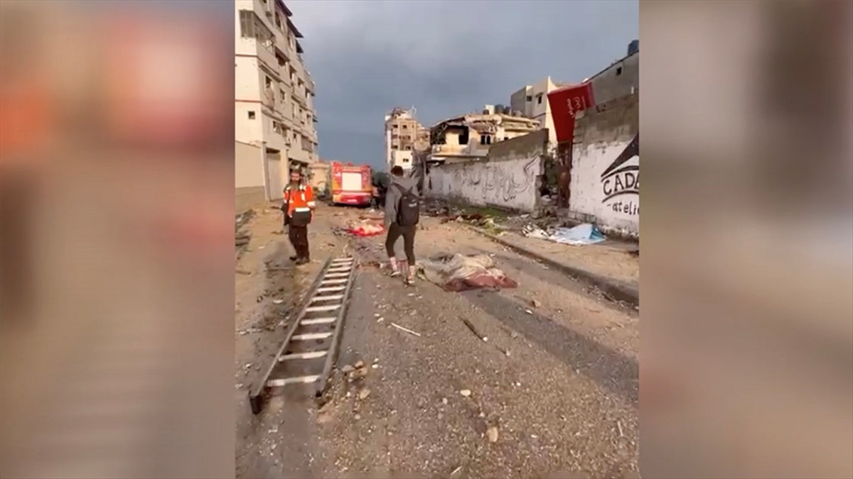 İsrail ordusunun Gazze Şeridi'nin kuzeyindeki bir bölgeye düzenlediği hava saldırısında
