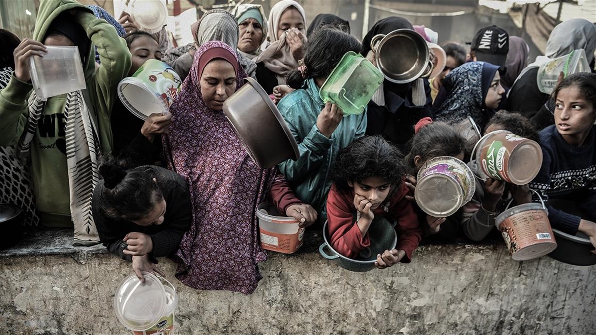İsrail saldırılarında harabeye dönen, yardım girişlerinin de çok az olduğu