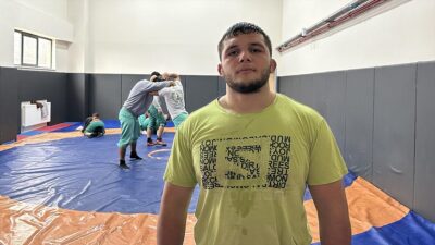 Genç başpehlivan Serdar Yıldırım, 663'üncü Tarihi Kırkpınar Yağlı Güreşleri'nde altın