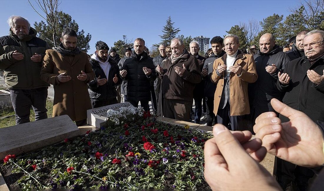 Gençlerbirliği Kulübünün onursal başkanı İlhan Cavcav, vefatının 7'nci yılında kabri