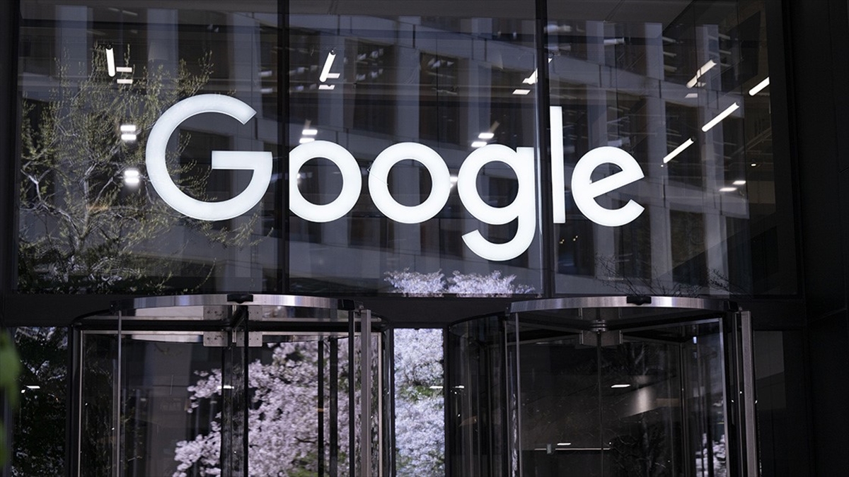 Google, donanım birimi de dahil olmak üzere farklı departmanlardan yüzlerce