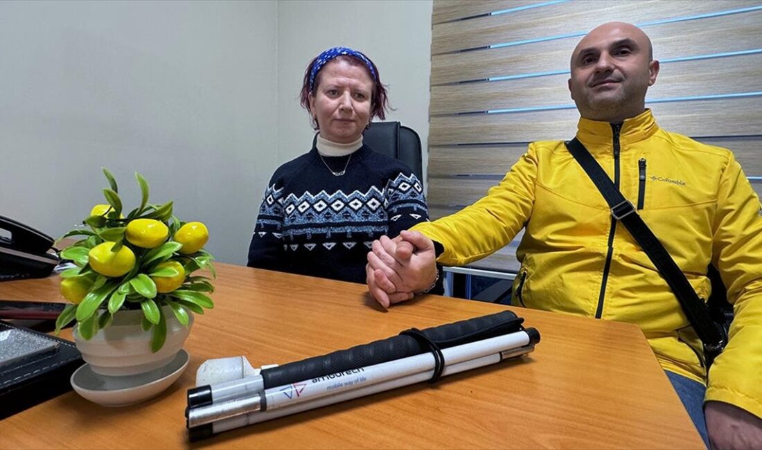 Düzce'nin Akçakoca ilçesinde yaşayan görme engelli memur çift Erol ve