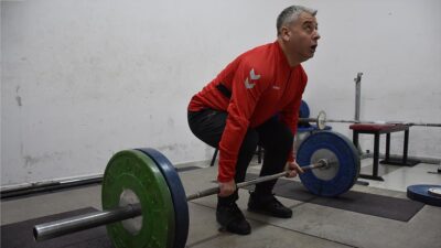 Trabzon'un Akçaabat ilçesinde yaşayan görme engelli Musa Tarakcı, 45 yaşında