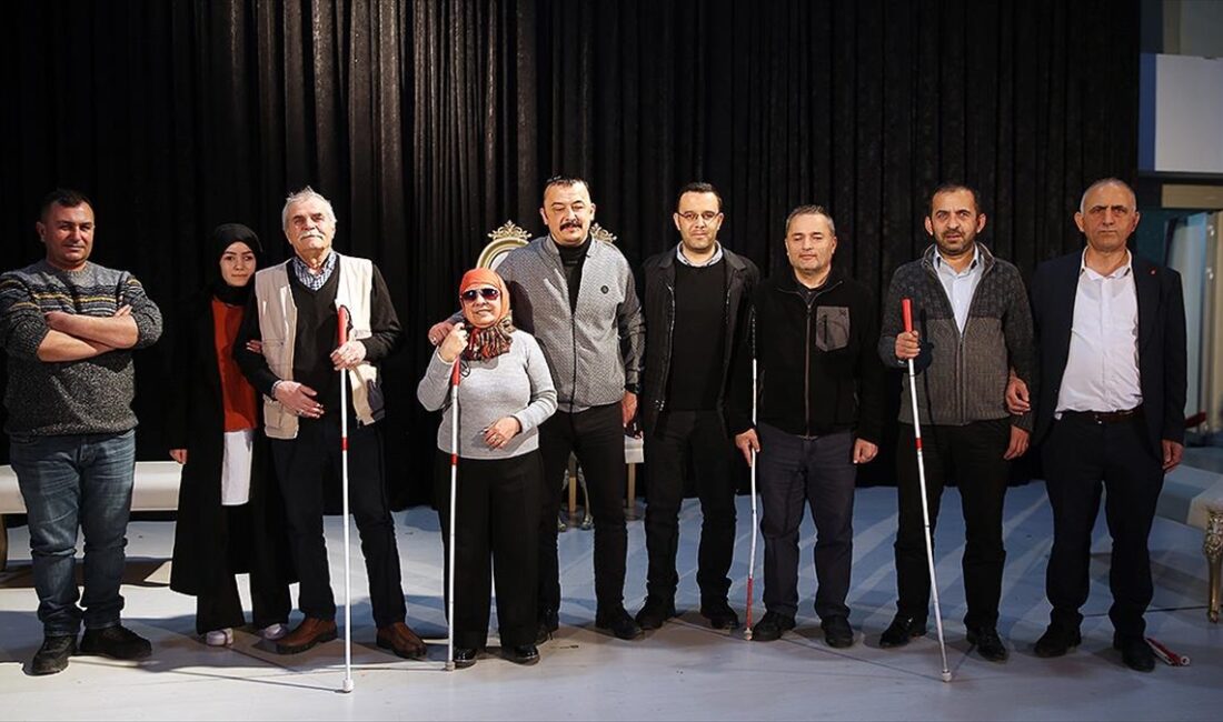 Kastamonu Görme Engelliler Derneği üyelerinin oluşturduğu "Ekip Moni", üçüncü oyunlarıyla