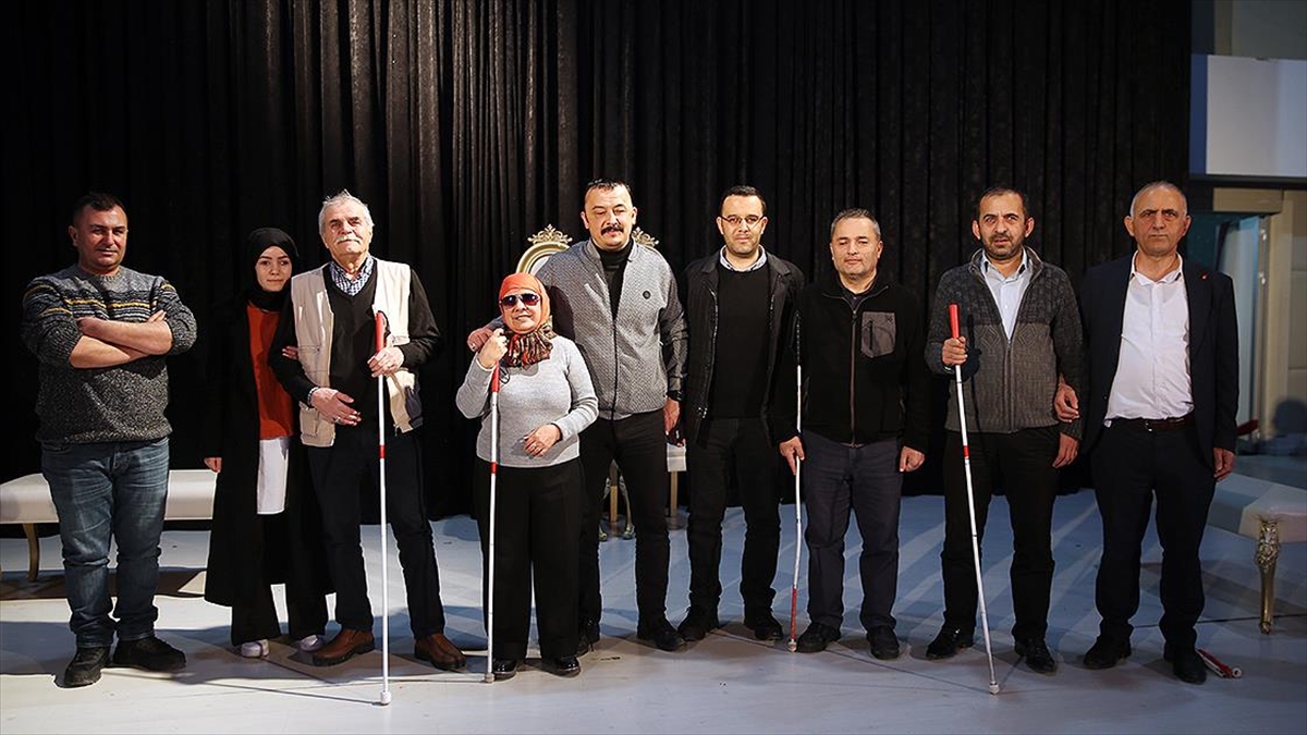 Kastamonu Görme Engelliler Derneği üyelerinin oluşturduğu "Ekip Moni", üçüncü oyunlarıyla